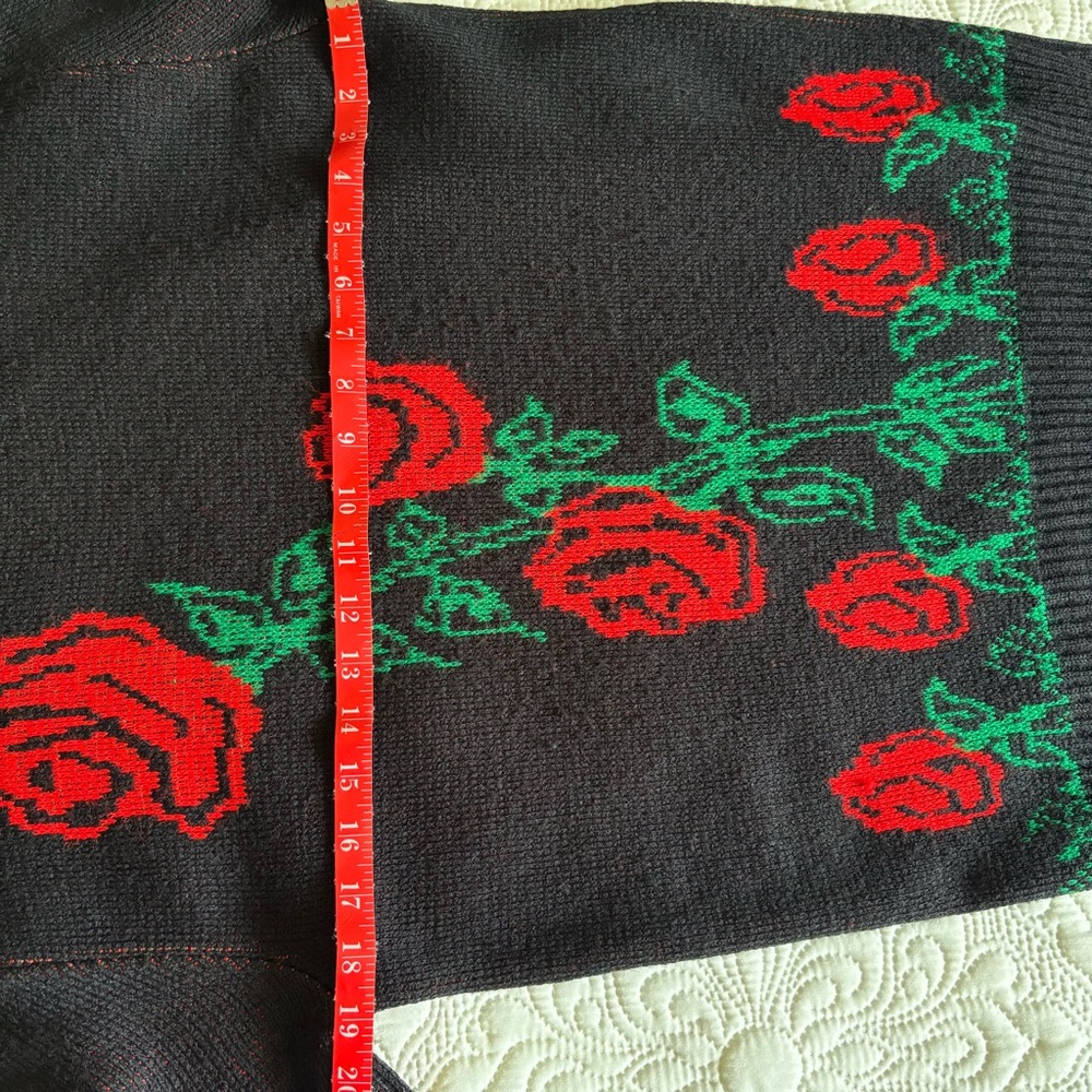 Chic Black Dress with Red Rose Design - Picture 7 of 9
